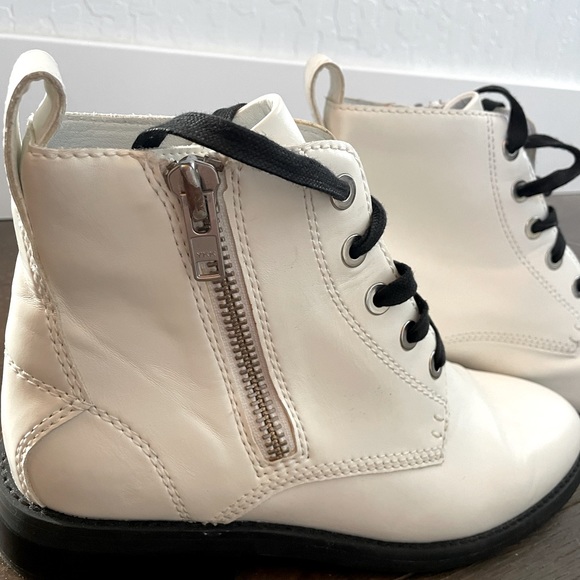 On trend white combat boots! - Picture 2 of 6